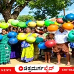 ಹೊಳಲ್ಕೆರೆ ತಾಲೂಕಿನ ಕೊಳಾಳ್ ಗ್ರಾಮದಲ್ಲಿ ಕುಡಿಯುವ ನೀರಿಗಾಗಿ ಖಾಲಿ ಕೊಡ ಹಿಡಿದು ಪ್ರತಿಭಟಿಸುತ್ತಿರುವ ಗ್ರಾಮಸ್ಥರು