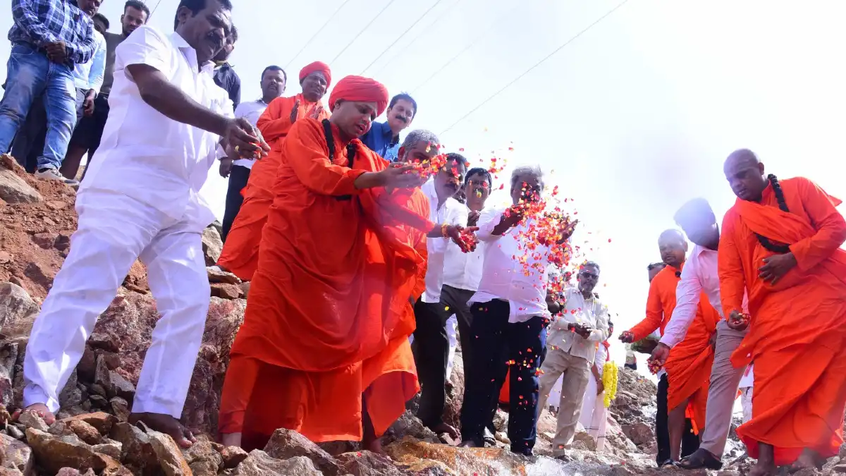 bhadra-water-chitradurga-bhovimatha-sweet-distribution