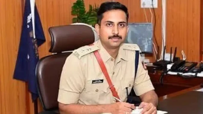 ಚಿತ್ರದುರ್ಗ ಎಸ್ಪಿ, ಕುಶಲ್ ಚೌಕ್ಸೆ ಐಪಿಎಸ್, ಚಿತ್ರದುರ್ಗ ಪೊಲೀಸ್, ಚಿತ್ರದುರ್ಗ ವಾರ್ತೆ, ಜನಸ್ನೇಹಿ ಪೊಲೀಸ್, ರಸ್ತೆ ಸುರಕ್ಷತೆ.