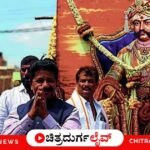 "ಚಿತ್ರದುರ್ಗ ಜಿಲ್ಲೆಯ ಚಳ್ಳಕೆರೆ ನಗರದಲ್ಲಿ ರಾಜವೀರ ಮದಕರಿ ನಾಯಕ ಜಯಂತಿಯ ಪ್ರಯುಕ್ತ ನಡೆದ ಭವ್ಯ ಮೆರವಣಿಗೆಯ ಚಿತ್ರ. ಕಾರ್ಯಕ್ರಮದಲ್ಲಿ ಸಚಿವ ಟಿ. ರಘುಮೂರ್ತಿ ಸೇರಿದಂತೆ ಹಲವು ಗಣ್ಯರು ಹಾಗೂ ಅಪಾರ ಸಾರ್ವಜನಿಕರು ಪಾಲ್ಗೊಂಡಿದ್ದರು."